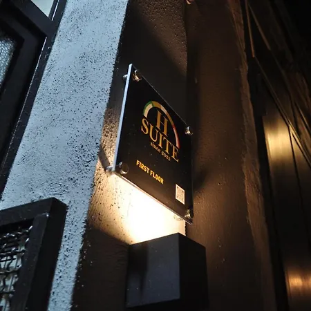 Hsuite Couette-café 4*