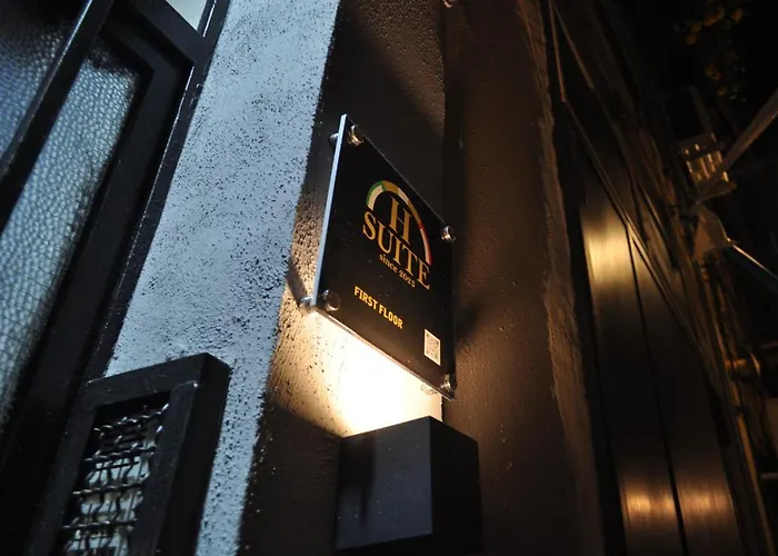 Hsuite Bed and Breakfast 4*